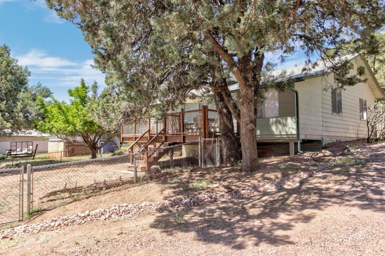 Pine Cabin Villa Exterior photo